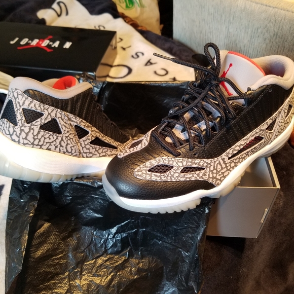 Air jordan retro 11 cement. Deadstock new - Picture 2 of 2